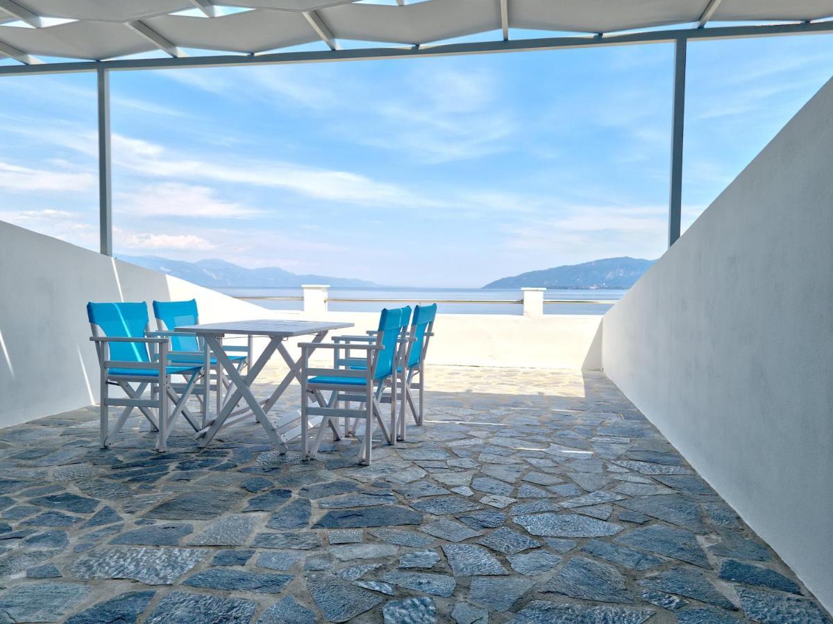 Epipleon Luxury Suites -102- Δωμάτιο 45Τμ Με Βεράντα 35Τμ Μπροστά Στη Θάλασσα Навпакт Екстер'єр фото