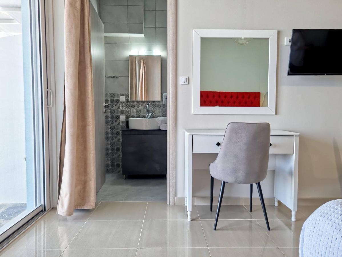 Epipleon Luxury Suites -102- Δωμάτιο 45Τμ Με Βεράντα 35Τμ Μπροστά Στη Θάλασσα Навпакт Екстер'єр фото